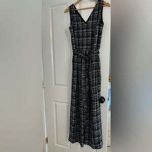NWT. J. McLaughlin Jumpsuit. Size 8. Black And white. Belt at waist. Zipper back